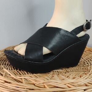 BORN Women's Size 10 Criss-crossed Strappy Leather Black Wedge Slingback Sandals